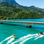 Bouée tractée sur le lac de Serre-Popnçon